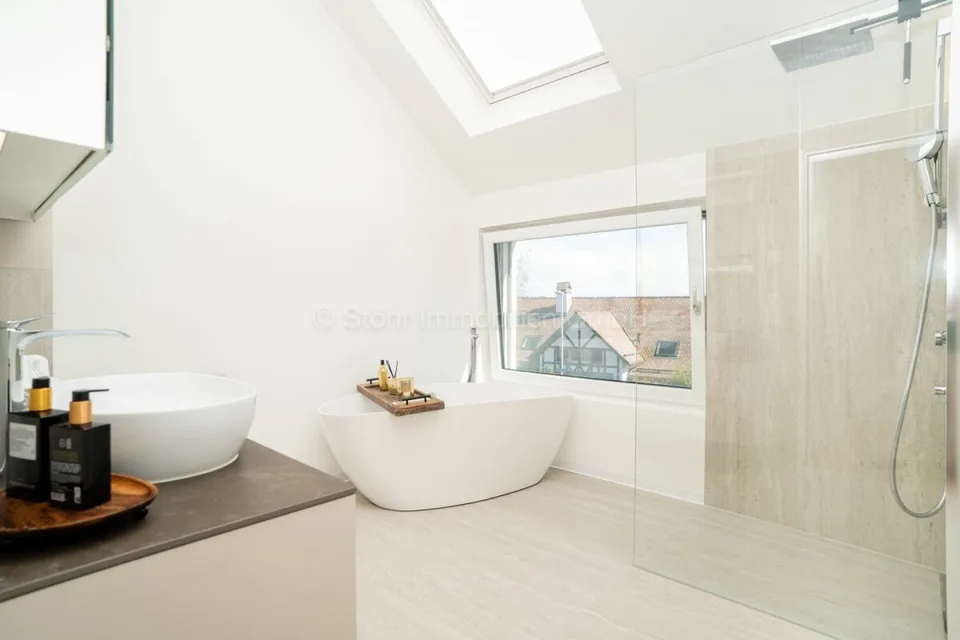 Stylish new building with a well-thought-out room concept and versatile usage options