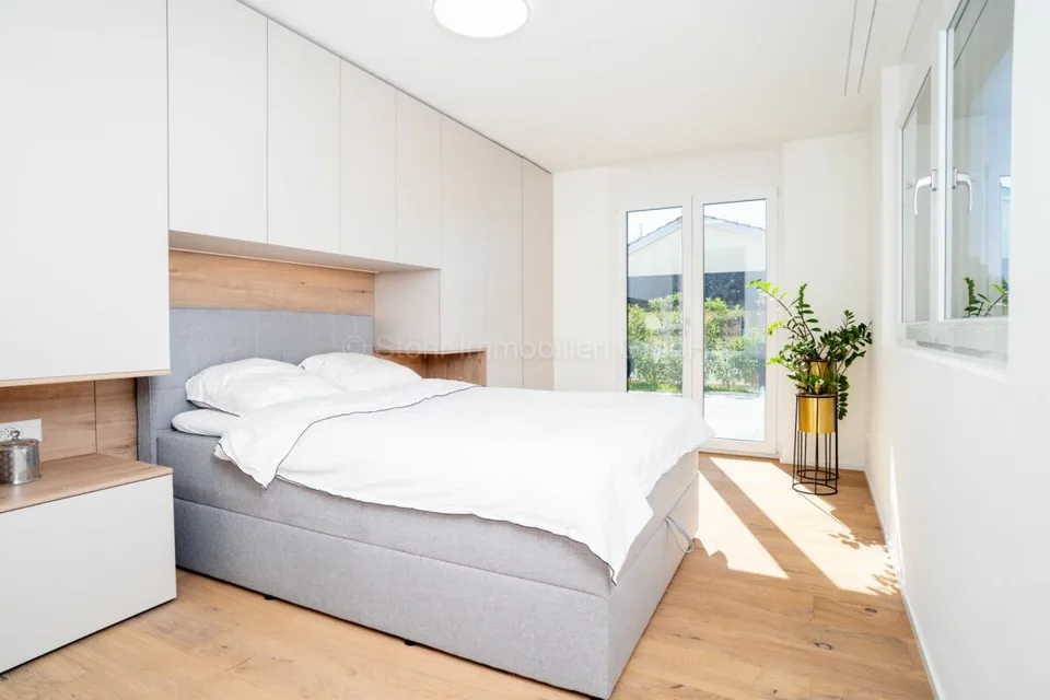Stylish new building with a well-thought-out room concept and versatile usage options