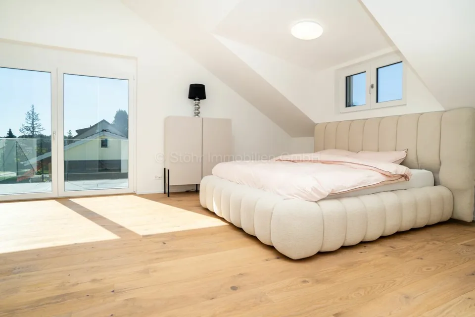 Stylish new building with a well-thought-out room concept and versatile usage options