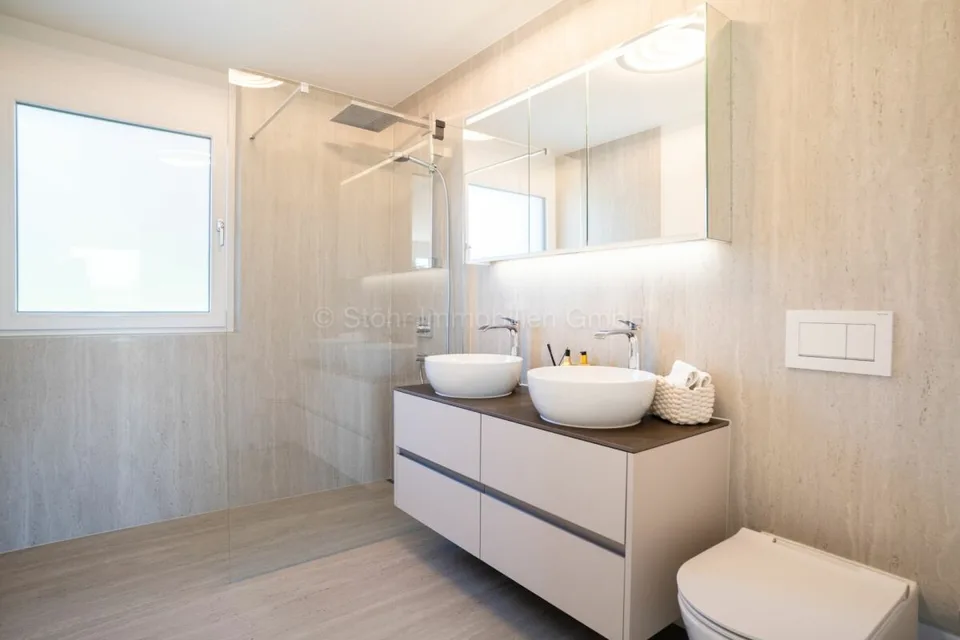 Stylish new building with a well-thought-out room concept and versatile usage options