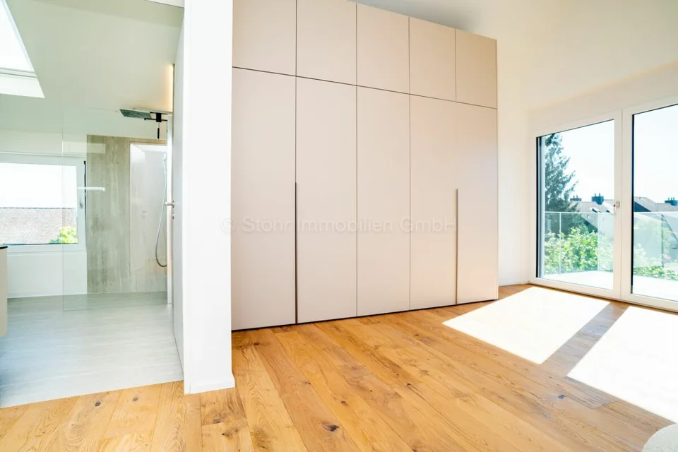 Stylish new building with a well-thought-out room concept and versatile usage options