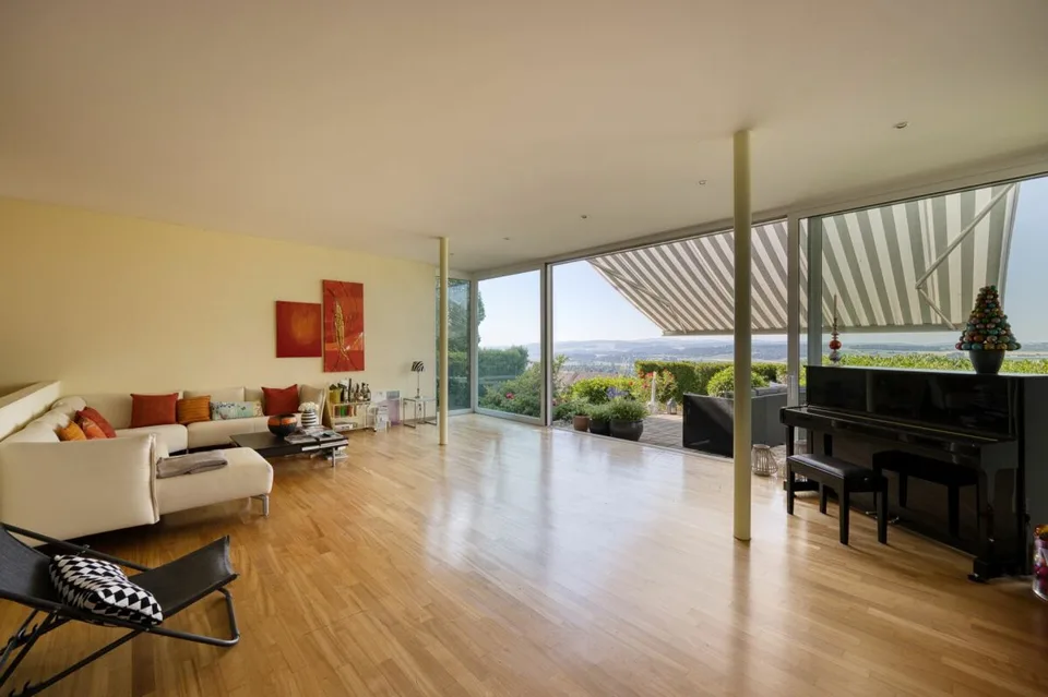 MEDITERRANEAN LIGHT-FLOODED 6.5 ROOM HOUSE WITH DREAM VIEW