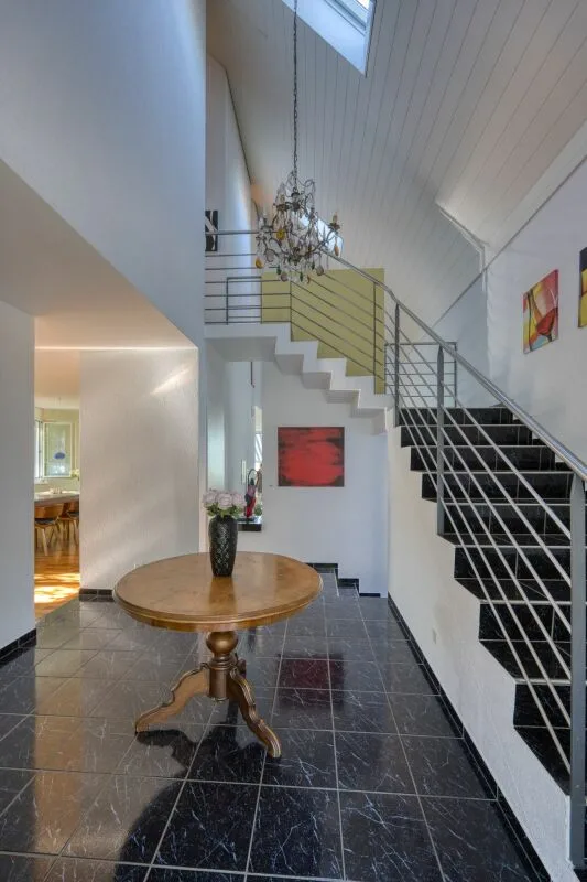 MEDITERRANEAN LIGHT-FLOODED 6.5 ROOM HOUSE WITH DREAM VIEW