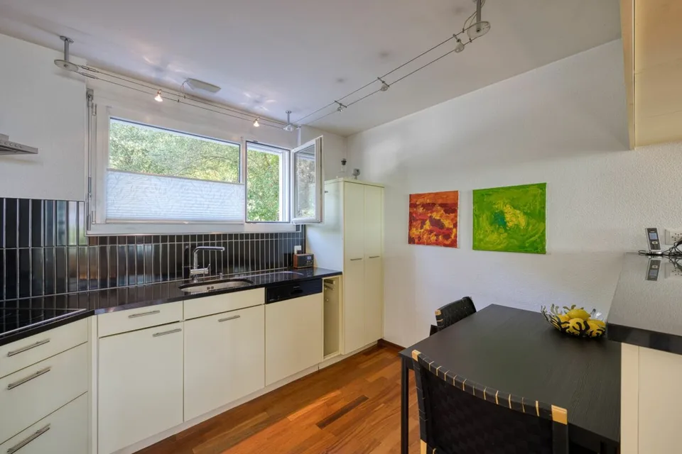 MEDITERRANEAN LIGHT-FLOODED 6.5 ROOM HOUSE WITH DREAM VIEW