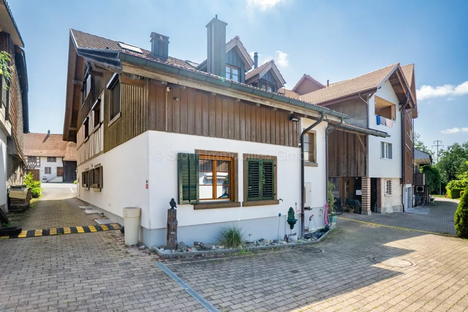 Zweifamilienhaus mit Bauland - Eine einmalige Gelegenheit