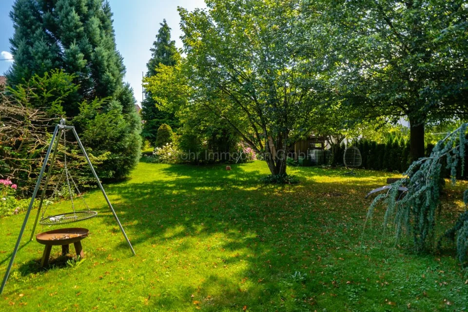 Zweifamilienhaus mit Bauland - Eine einmalige Gelegenheit