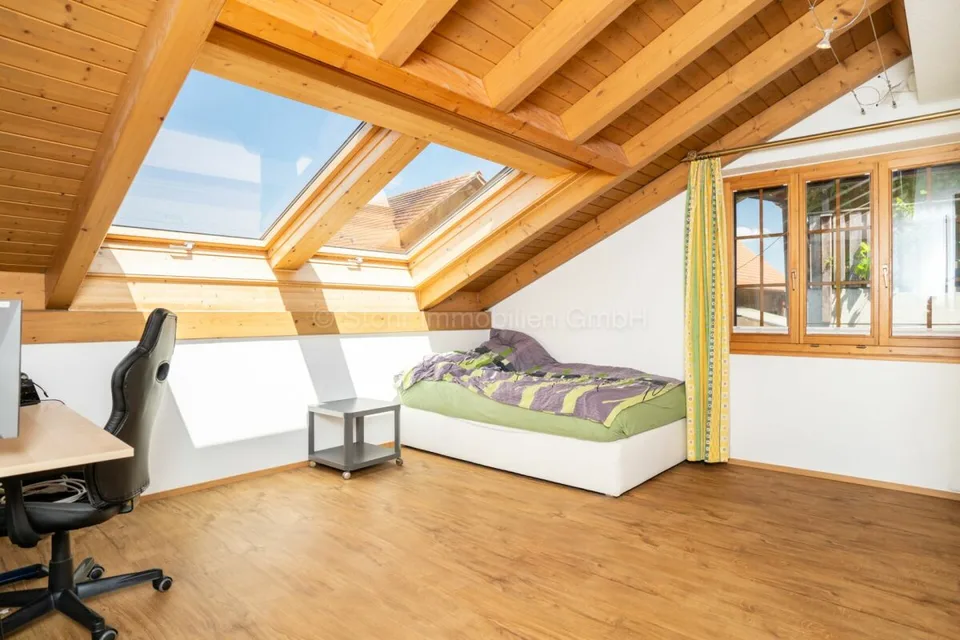 Zweifamilienhaus mit Bauland - Eine einmalige Gelegenheit