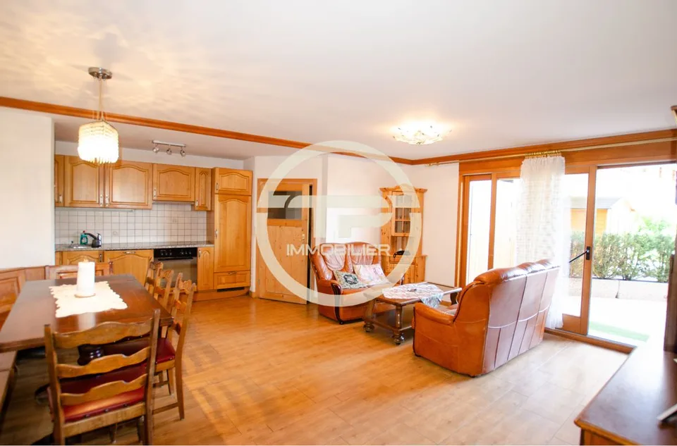 Außergewöhnliche 3,5-Zimmer-Wohnung mit Panoramablick im Erdgeschoss im Zentrum von Montana