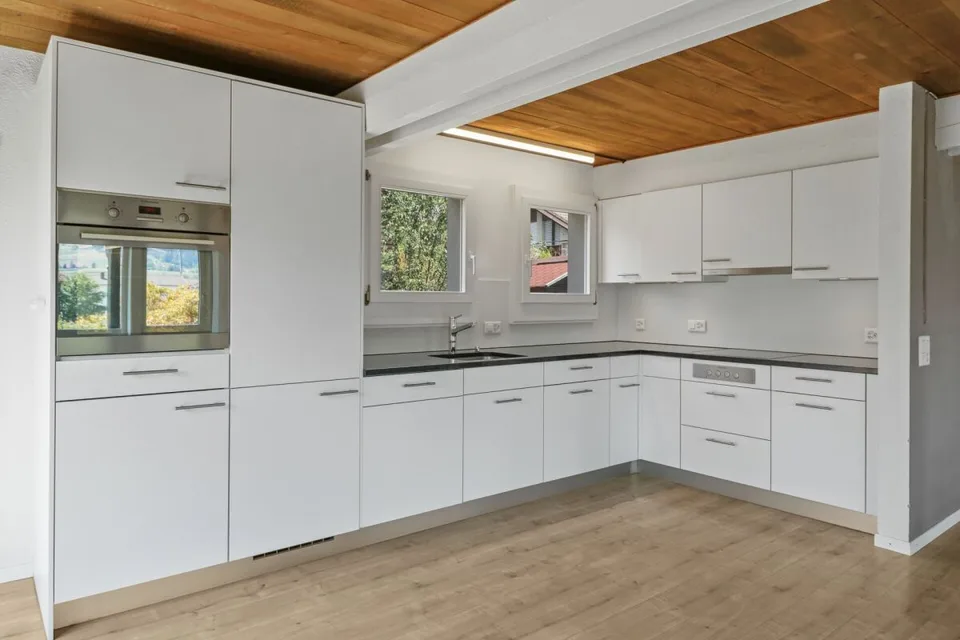 Maison individuelle 5½ pièces, indépendante, centrale, ensoleillée, avec potentiel
