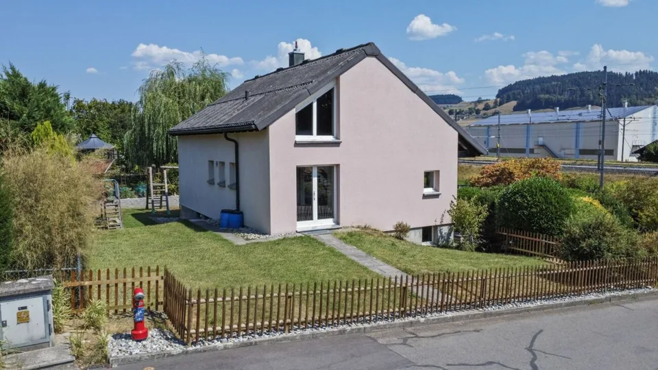 Maison individuelle 5½ pièces, indépendante, centrale, ensoleillée, avec potentiel