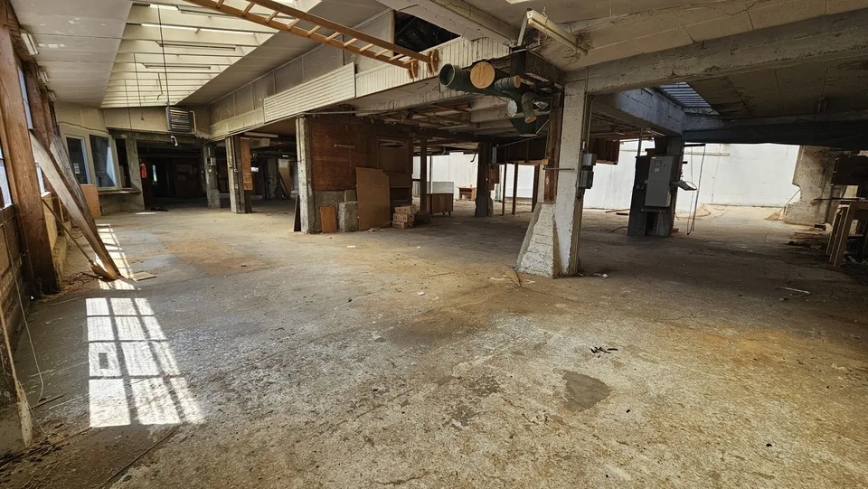 In vendita a Reconvilier edificio da ristrutturare con appartamenti + laboratori