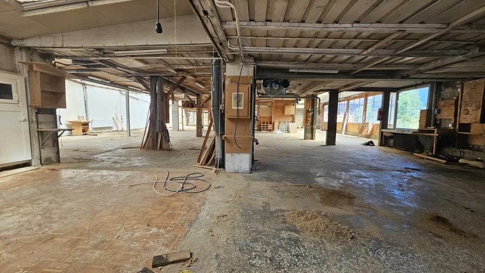 In vendita a Reconvilier edificio da ristrutturare con appartamenti + laboratori