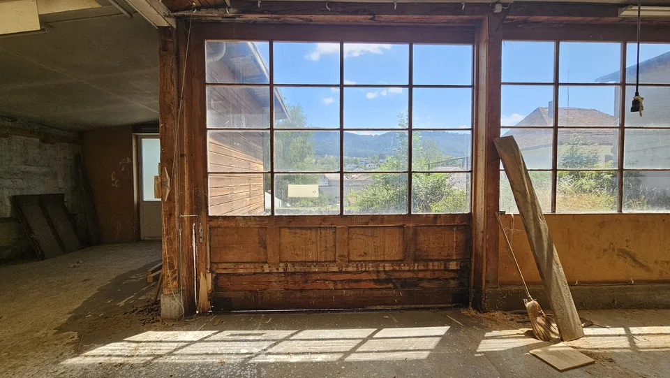 In vendita a Reconvilier edificio da ristrutturare con appartamenti + laboratori