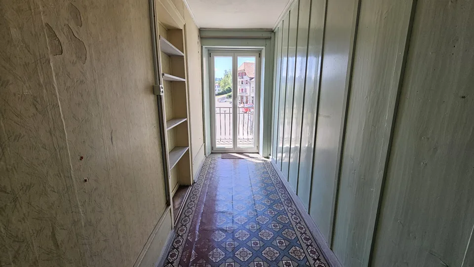 In vendita a Reconvilier edificio da ristrutturare con appartamenti + laboratori