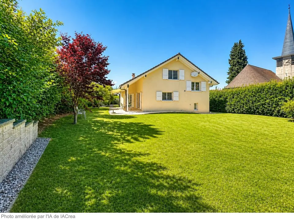 Havre de verdure au coeur du village de Molondin - élégante maison familiale aux volumes généreux
