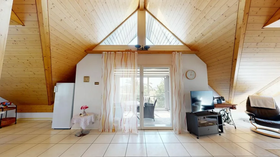 3.5 Rooms, Lots of Light and a Gallery to Fall in Love With