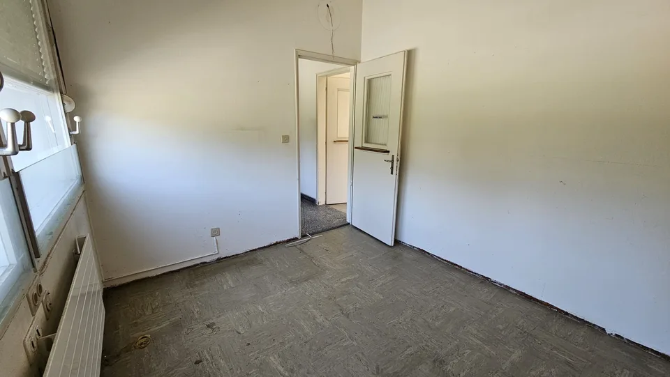 À vendre à Reconvilier immeuble artisanal de 1'045 m² à rénover