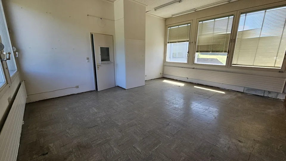À vendre à Reconvilier immeuble artisanal de 1'045 m² à rénover