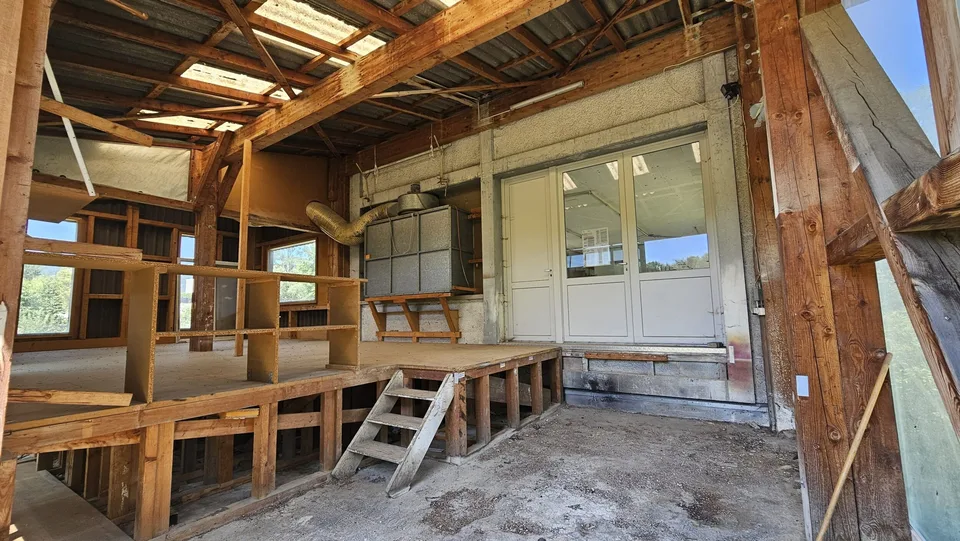 À vendre à Reconvilier immeuble artisanal de 1'045 m² à rénover