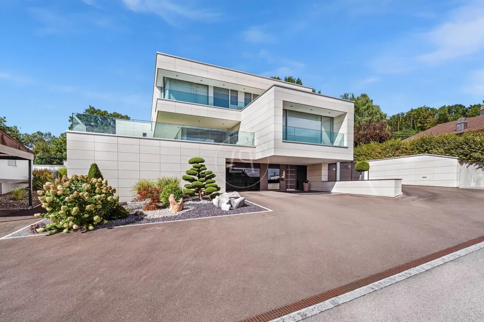 Villa d'Exception – Design Contemporain et Prestations Haut de Gamme