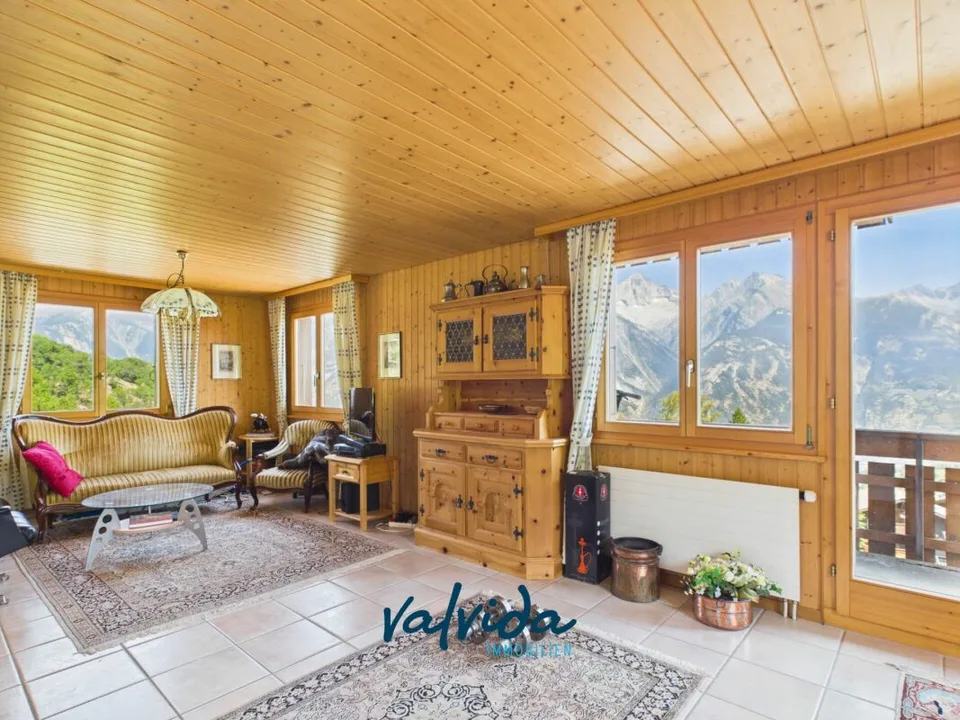 Charmantes, alleinstehendes Chalet mit viel Umschwung in Unterbäch