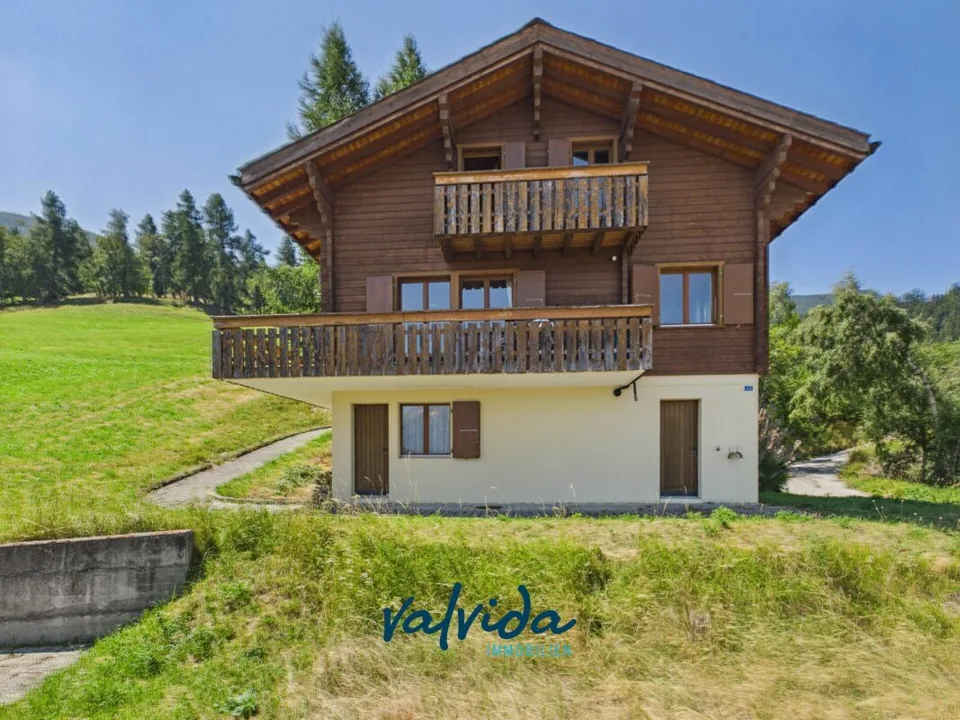 Charmantes, alleinstehendes Chalet mit viel Umschwung in Unterbäch