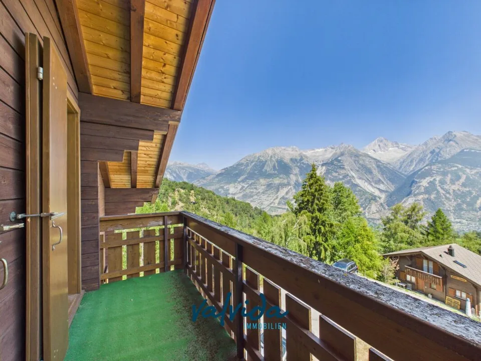 Charmantes, alleinstehendes Chalet mit viel Umschwung in Unterbäch