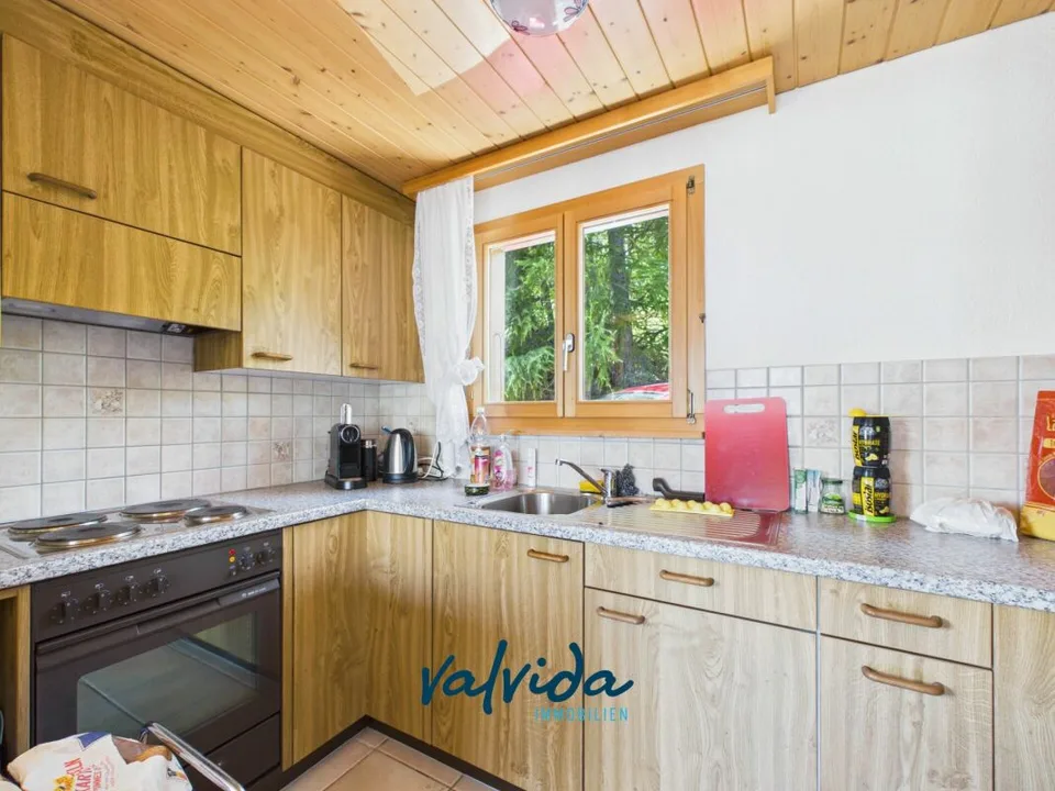 Charmantes, alleinstehendes Chalet mit viel Umschwung in Unterbäch