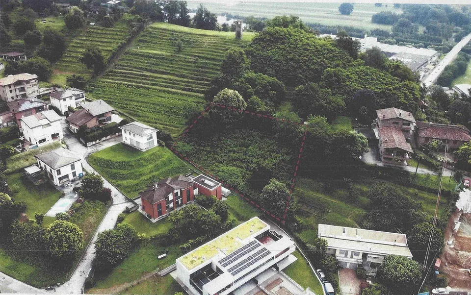 Terreno edificabile con licenza edilizia a Bioggio