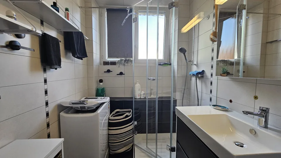 Zu verkaufen in Delémont 4,5-Zimmer-Wohnung im Obergeschoss