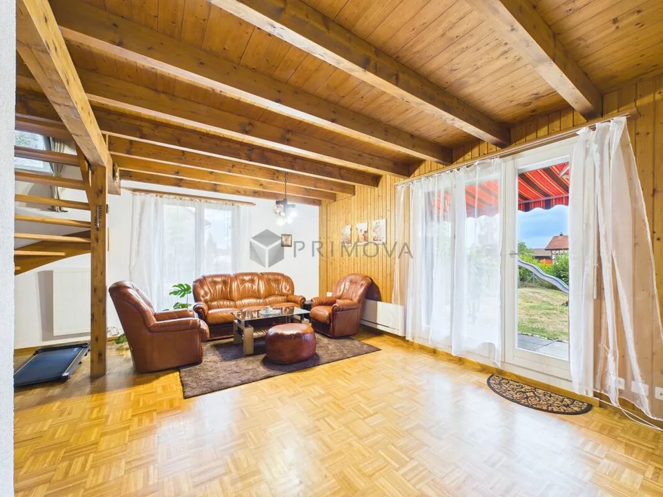 Maison de coin en rangée de 4 chambres avec jardin et grand potentiel