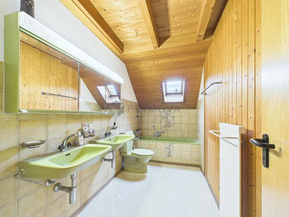 Maison de coin en rangée de 4 chambres avec jardin et grand potentiel