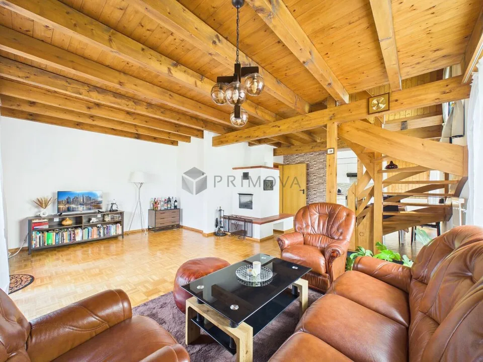 Maison de coin en rangée de 4 chambres avec jardin et grand potentiel