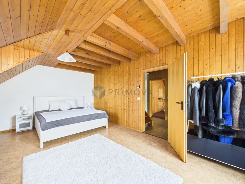 Maison de coin en rangée de 4 chambres avec jardin et grand potentiel