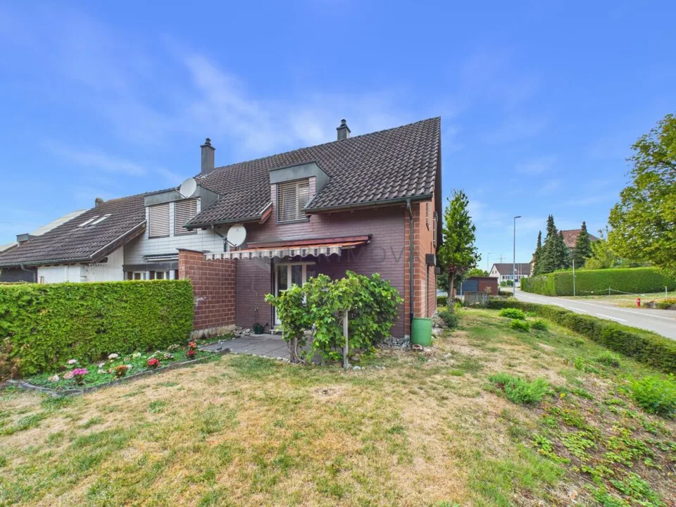 4 Zimmer-Eck-Reihenhaus mit Garten und viel Potenzial