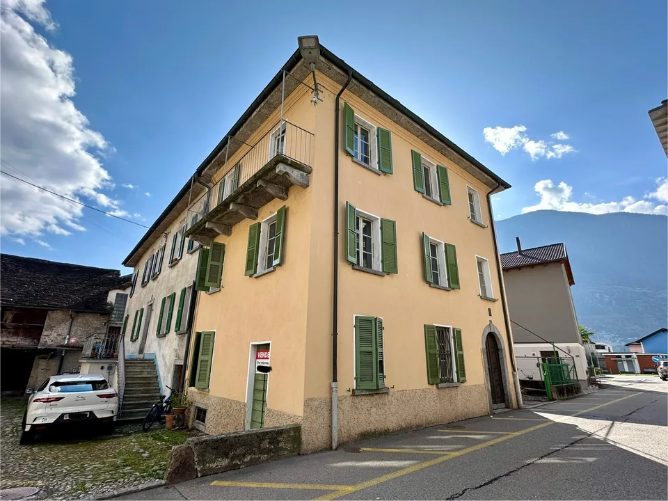 CARATTERISTICA CASA DI NUCLEO DA RINNOVARE A BIASCA CENTRO