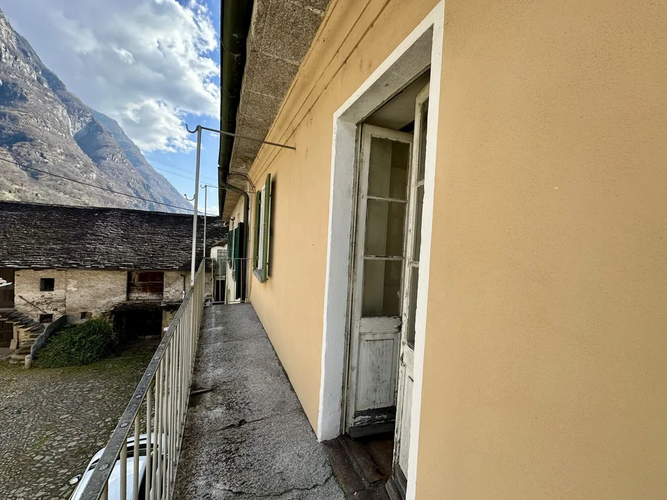 CARATTERISTICA CASA DI NUCLEO DA RINNOVARE A BIASCA CENTRO