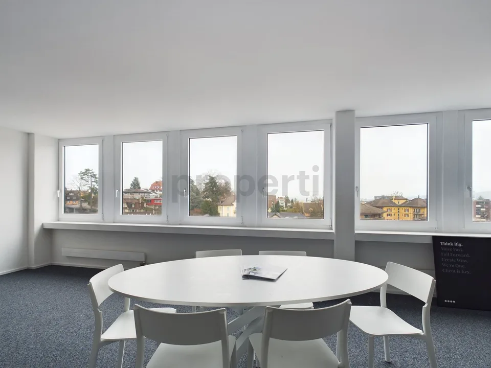 Einzigartiges und lichtdurchflutetes Büro in Emmen am Bahnhof