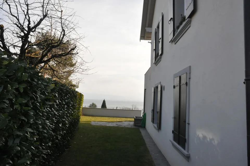 ZU VERMIETEN - BUCHILLON 2,5-Zimmer-Wohnung mit Garten und atemberaubendem Blick