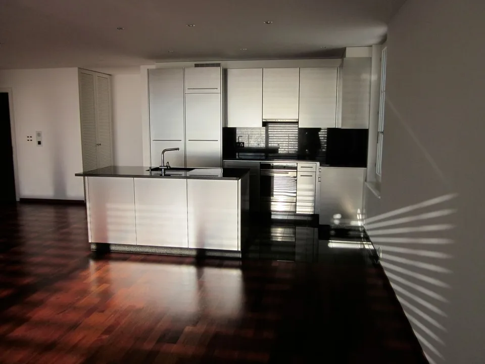 ZU VERMIETEN - BUCHILLON 2,5-Zimmer-Wohnung mit Garten und atemberaubendem Blick