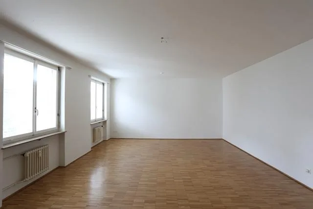 Attractive, spacious 3.5-room apartment near SBB train station