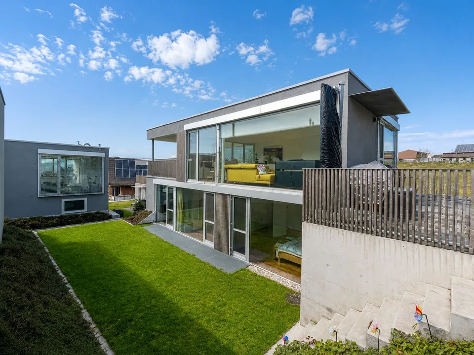 Modern, elegant und frei stehend