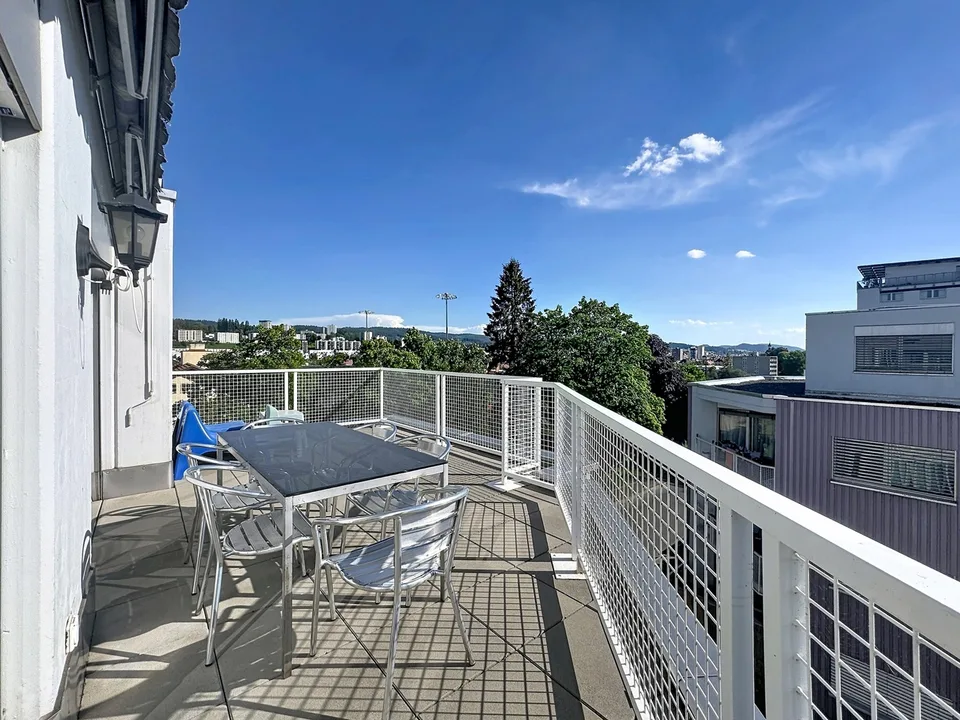 Appartement en attique de 5.5 pièces avec deux terrasses et deux balcons