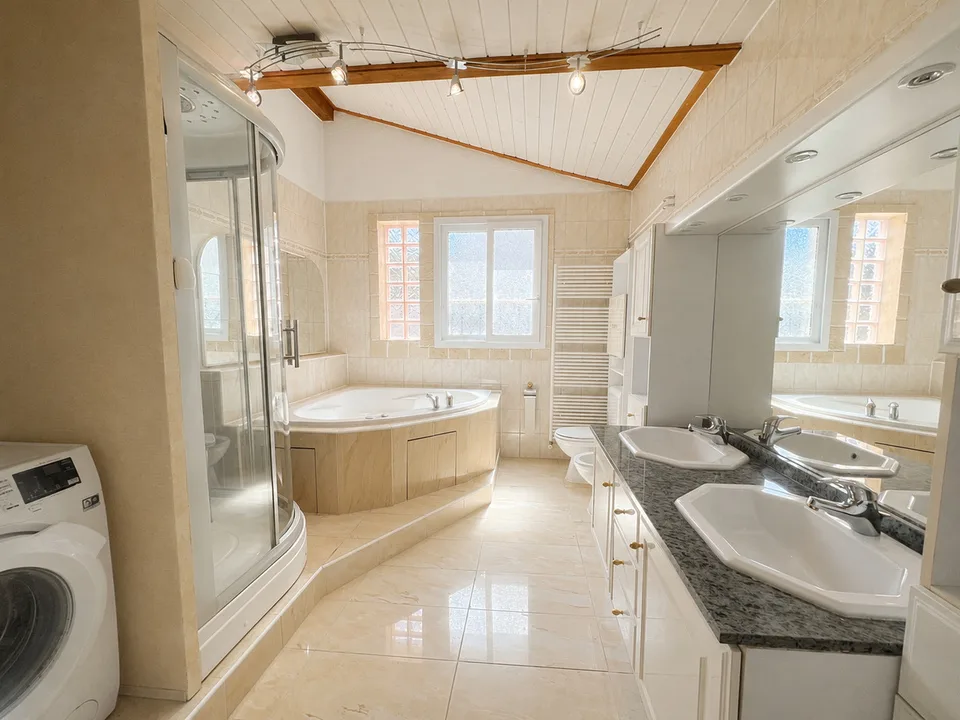 Charmante maison villageoise de deux appartements au coeur de Marin