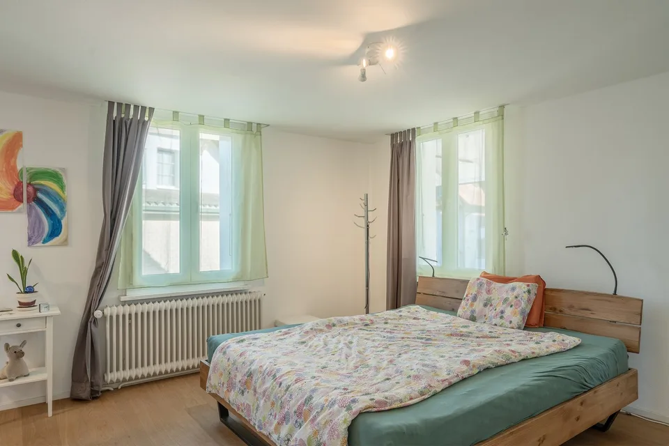 Etziken: Charming 4.5-Room Apartment with Balcony