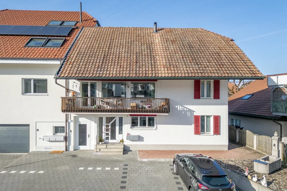 Etziken: Charming 4.5-Room Apartment with Balcony