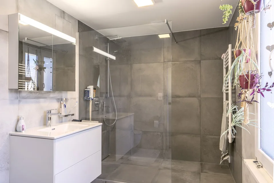 Etziken: Charming 4.5-Room Apartment with Balcony