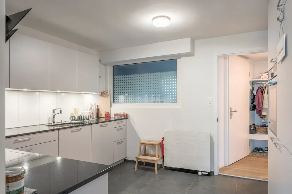 Etziken: Charming 4.5-Room Apartment with Balcony