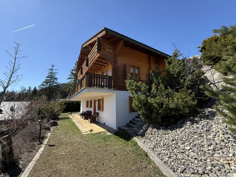 Großes Chalet in Anzère mit 6,5 Zimmern in ruhiger Lage, nahe dem Zentrum mit sehr schönem Blick