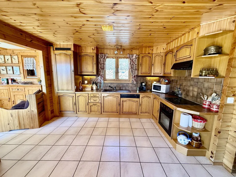 Großes Chalet in Anzère mit 6,5 Zimmern in ruhiger Lage, nahe dem Zentrum mit sehr schönem Blick